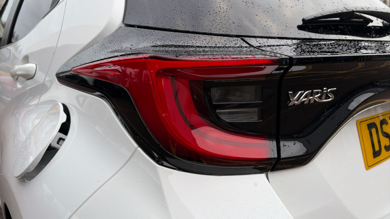 Toyota Yaris 1.5 Hybrid Design 5dr CVT Hybrid Hatchback